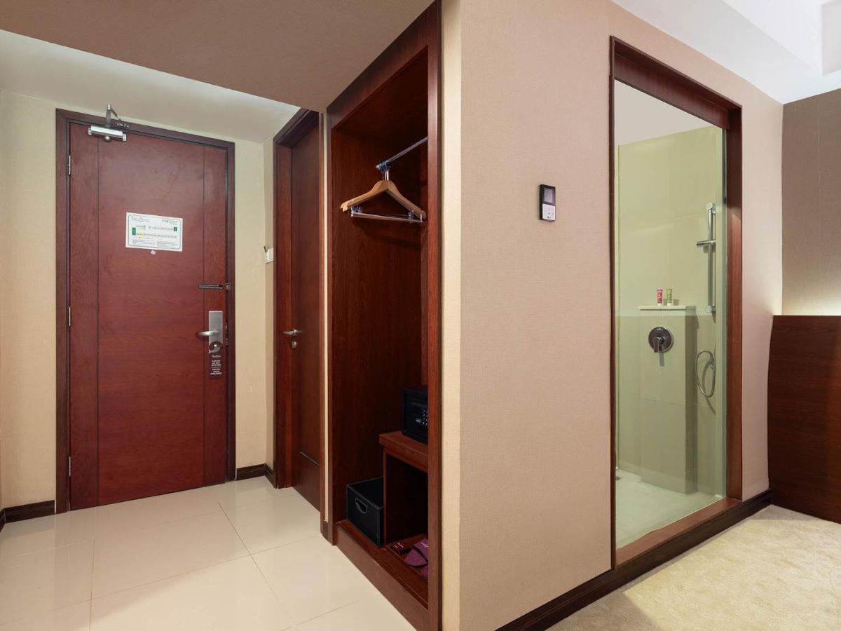 The Alana Yogyakarta Hotel And Convention Center Sleman  Zewnętrze zdjęcie