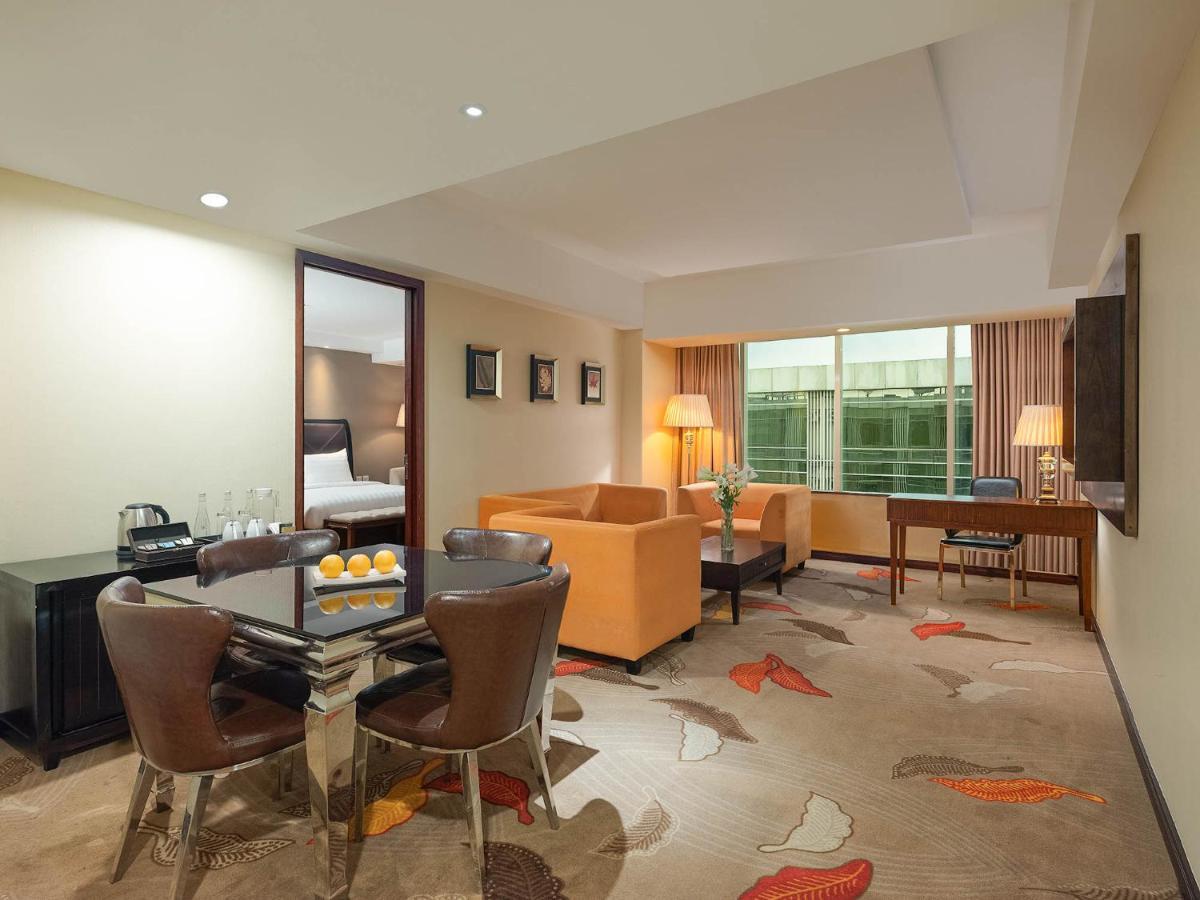 The Alana Yogyakarta Hotel And Convention Center Sleman  Zewnętrze zdjęcie