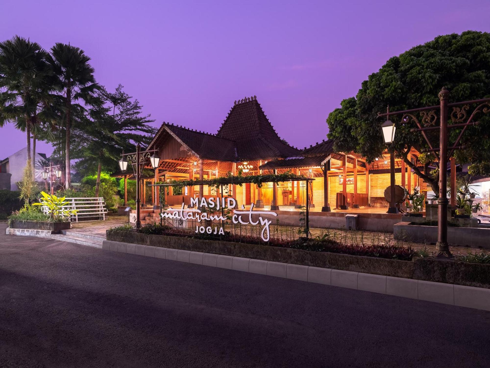 The Alana Yogyakarta Hotel And Convention Center Sleman  Zewnętrze zdjęcie