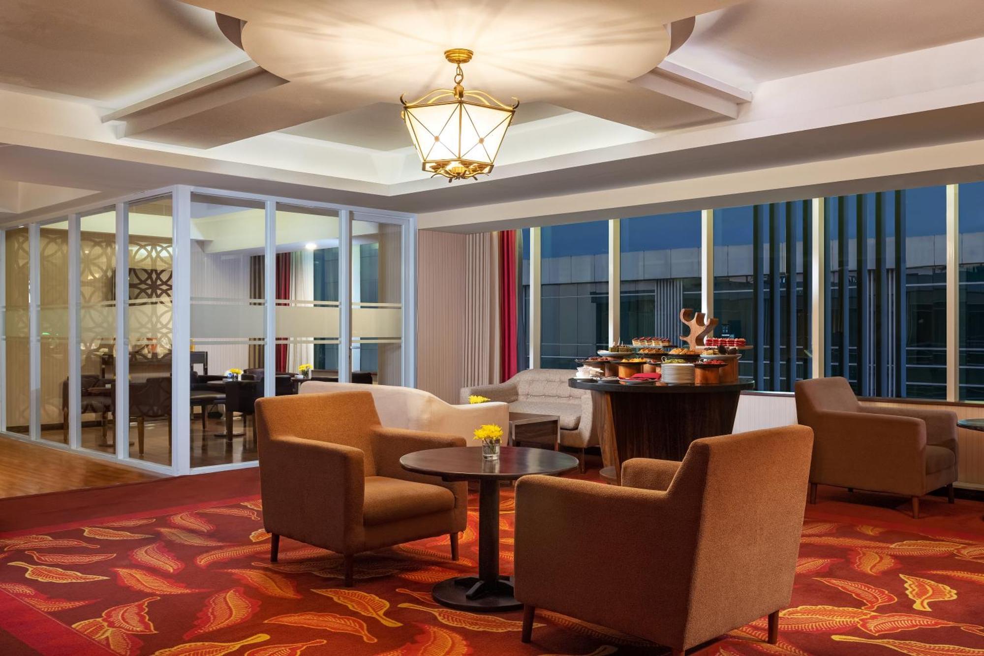 The Alana Yogyakarta Hotel And Convention Center Sleman  Zewnętrze zdjęcie